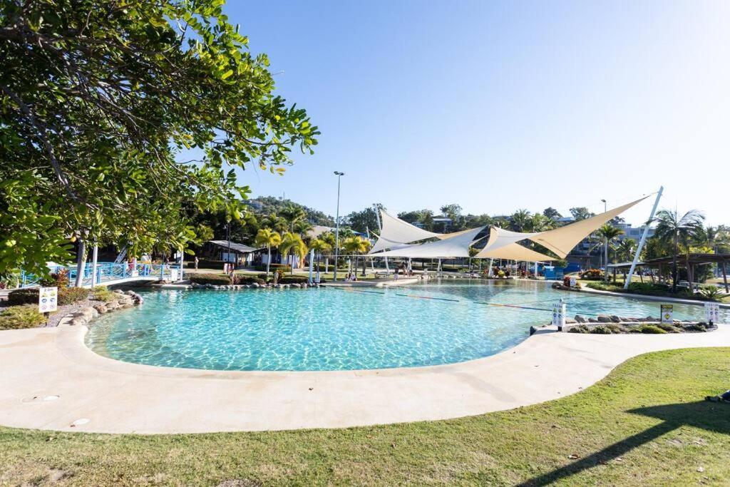 Airlie Sun & Sand Motel Accommodation #4 Ерлі-Біч Екстер'єр фото