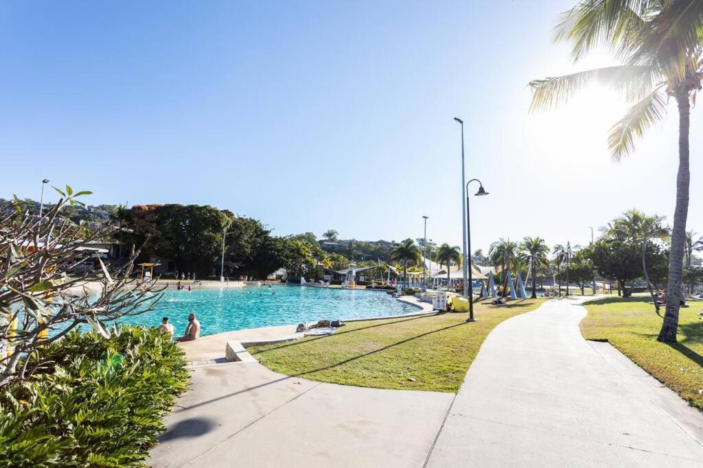 Airlie Sun & Sand Motel Accommodation #4 Ерлі-Біч Екстер'єр фото